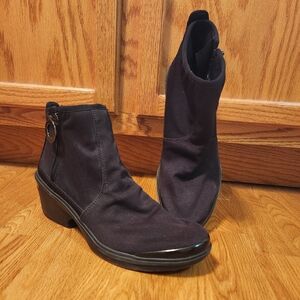 Bzees black Ankle Boots with side zipper, sz 10